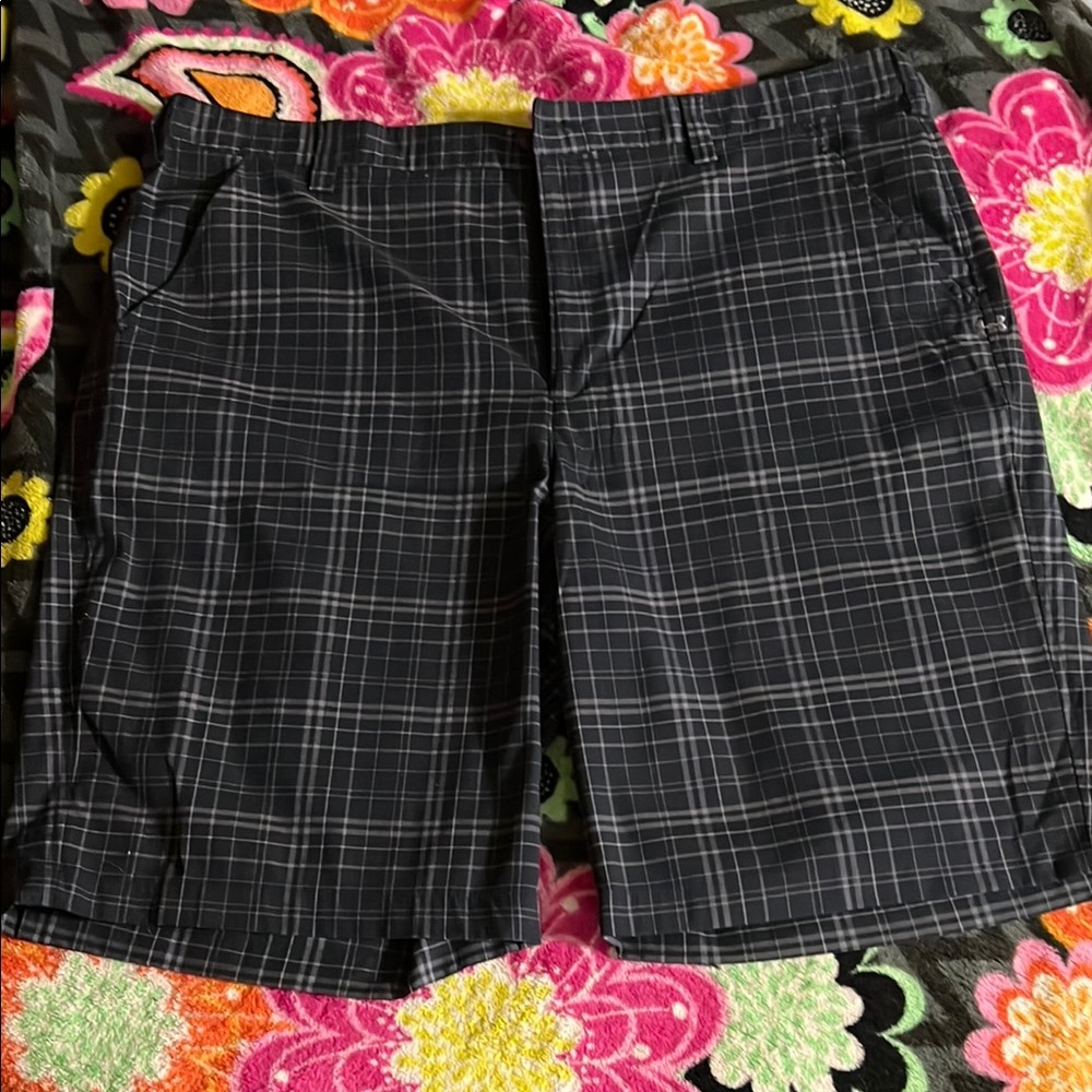Under armour Men's Black Plaid Shorts size 42
